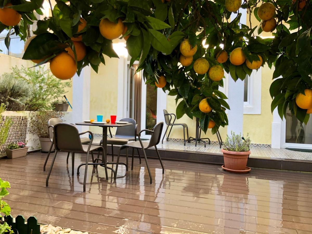 Sunny Orange Garden Apartment In Central リスボン エクステリア 写真