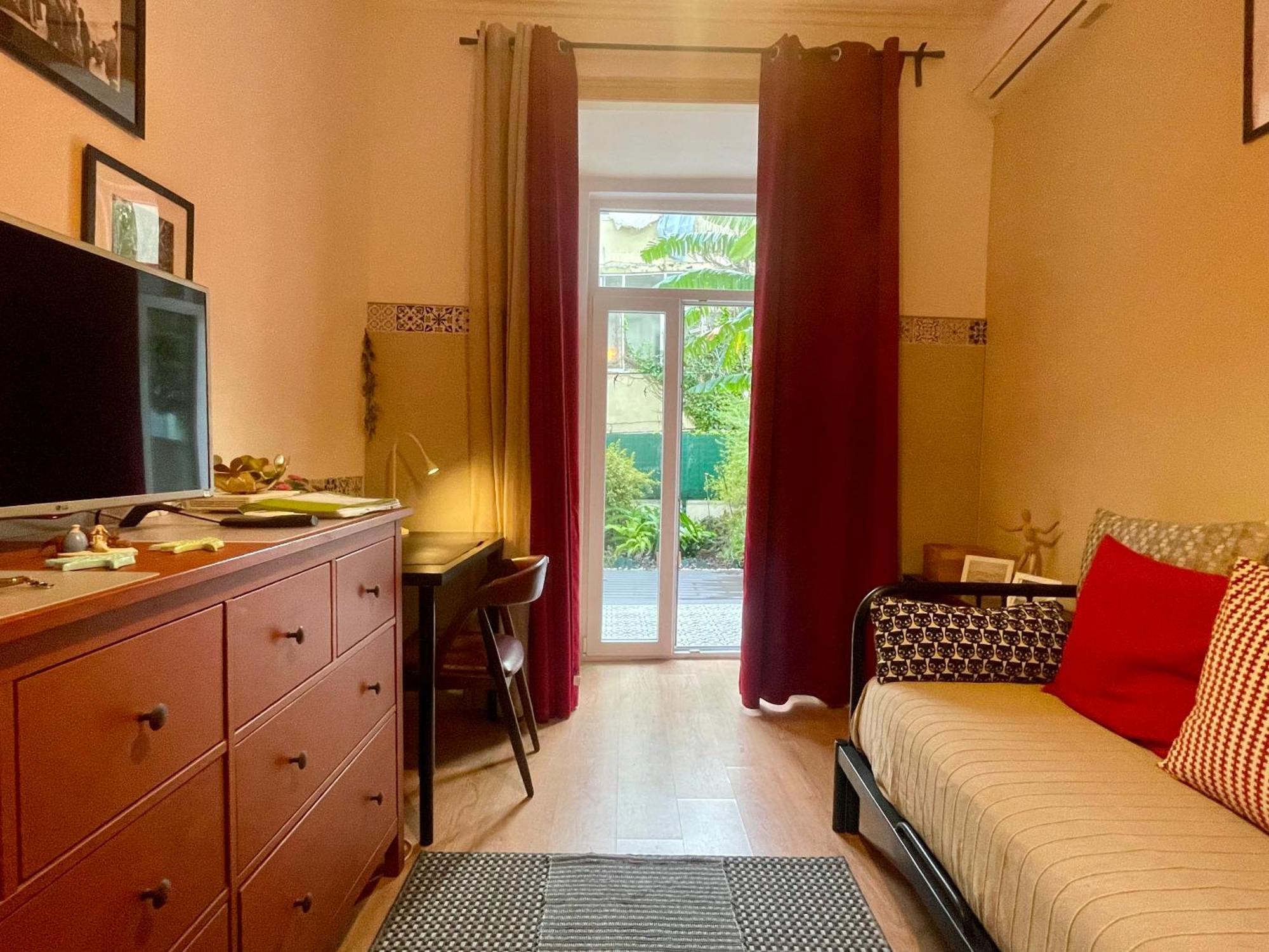 Sunny Orange Garden Apartment In Central リスボン エクステリア 写真