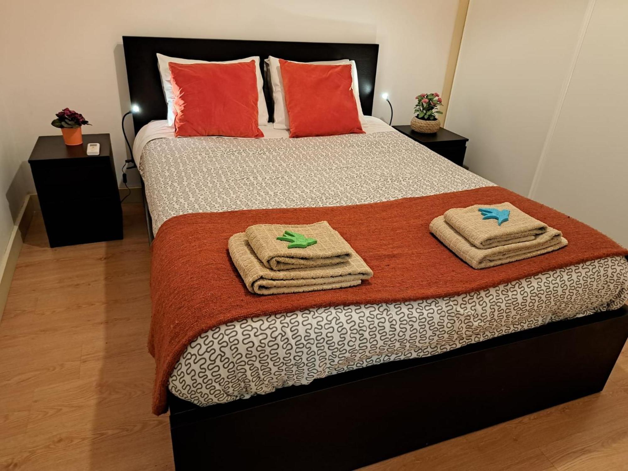 Sunny Orange Garden Apartment In Central リスボン エクステリア 写真