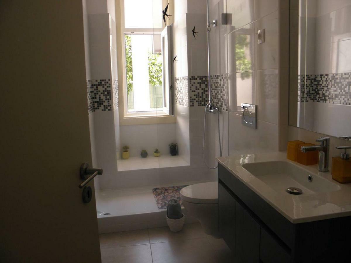 Sunny Orange Garden Apartment In Central リスボン エクステリア 写真