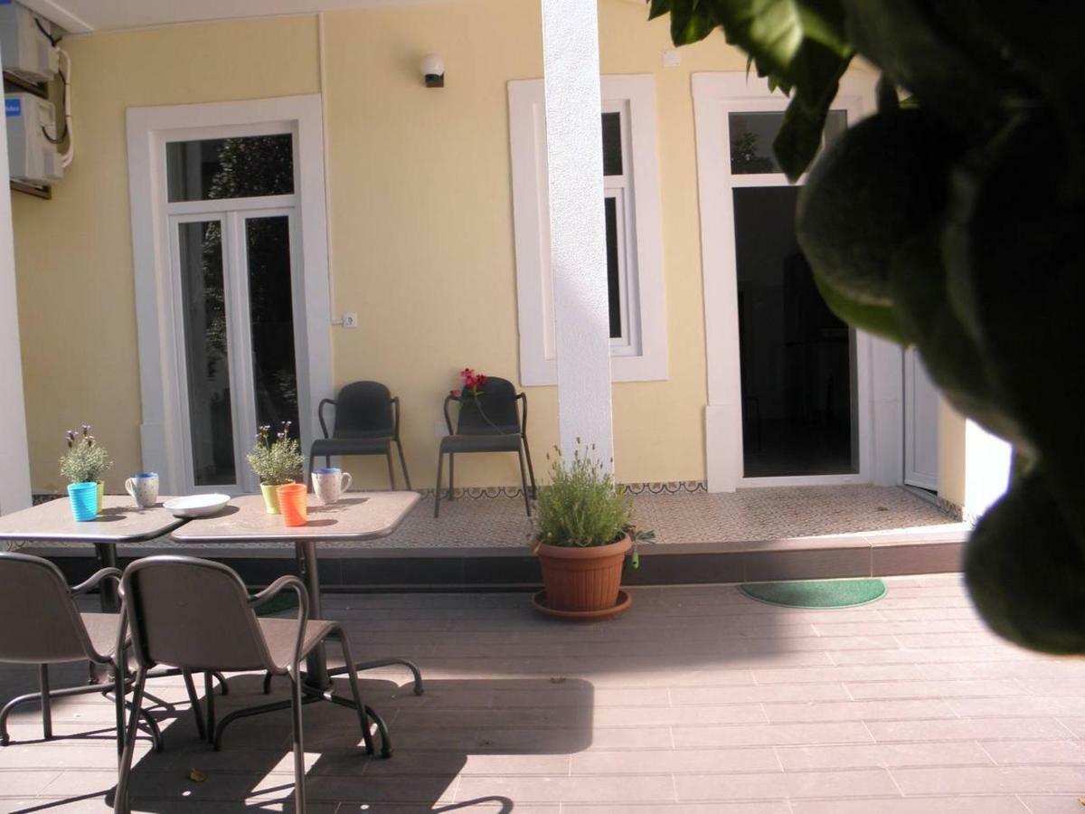 Sunny Orange Garden Apartment In Central リスボン エクステリア 写真