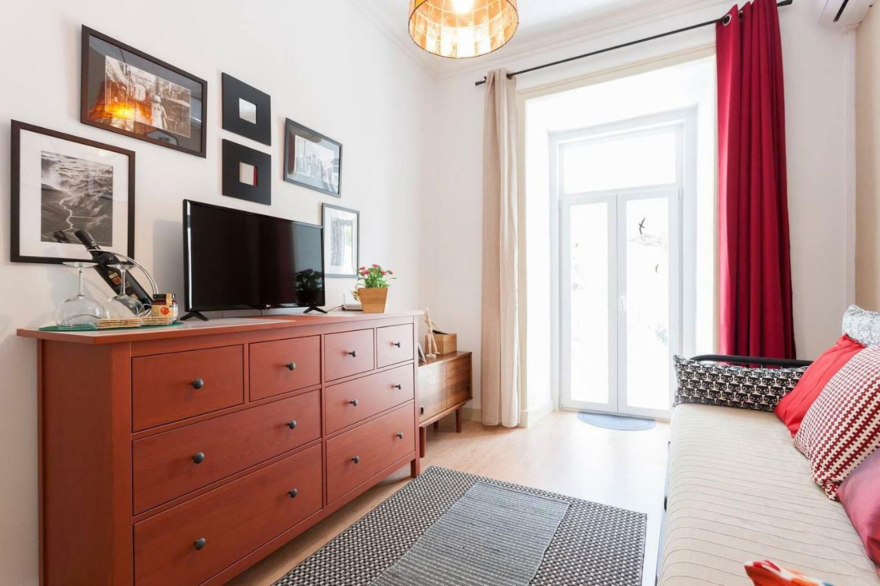 Sunny Orange Garden Apartment In Central リスボン エクステリア 写真