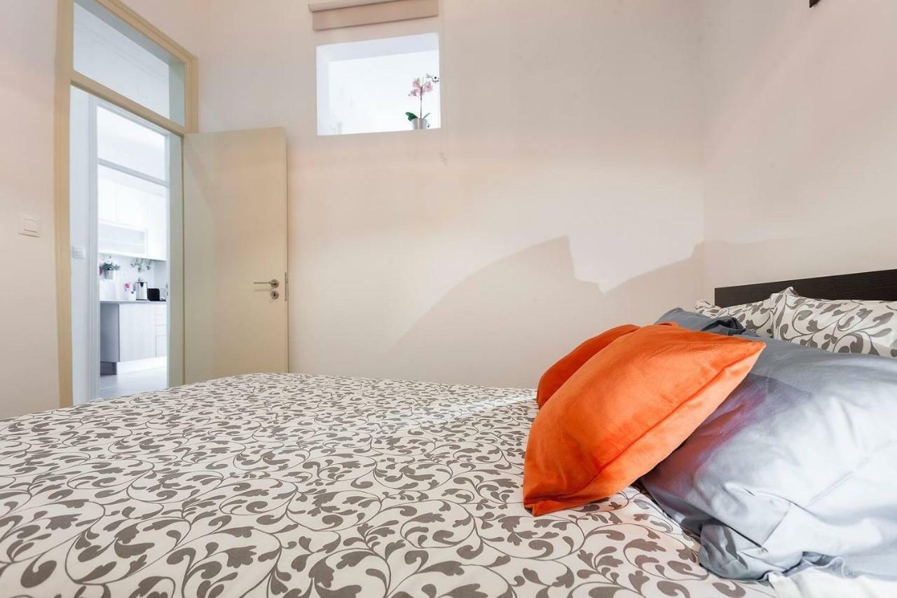 Sunny Orange Garden Apartment In Central リスボン エクステリア 写真